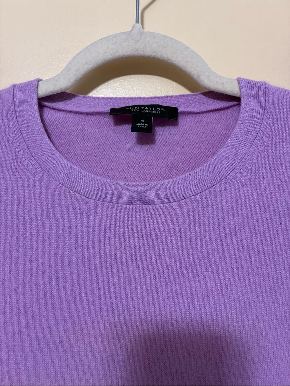 Ann Taylor 100% Cashmere Crewneck Pullover Sweater Womens M Lilac Purple - Picture 2 of 6